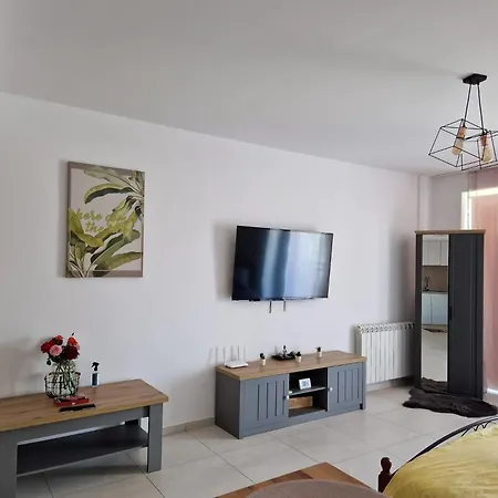 Eva 200m De Plaja Apartamento Năvodari